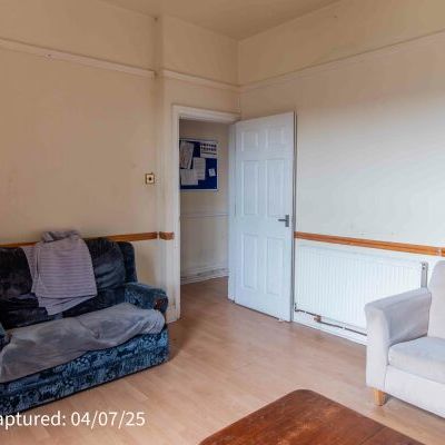 32, Barbican Road - Photo 1