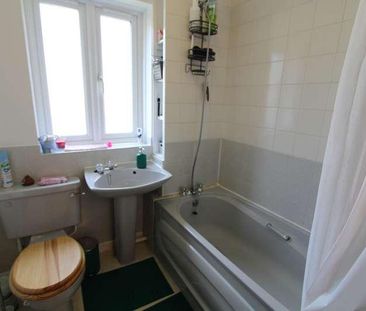 Wheatear Drive, Petersfield, Hampshire, GU31 - Photo 5