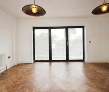 4 bedroom semi-detached house to rent - Photo 3