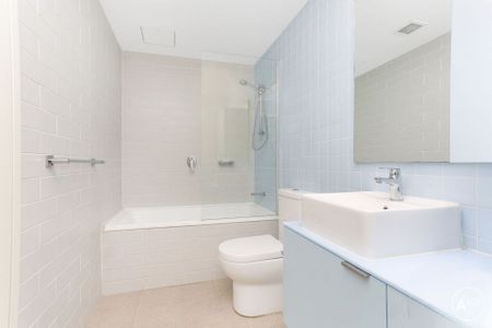 Modern One Bed Apartment with Spacious Living & Private Outdoor Retreat - Photo 5