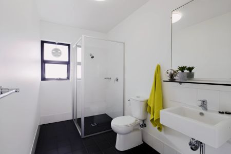 Studio Small - Photo 3