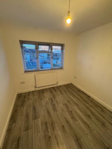 3 Bed Terraced House, Hurst Way, LU3 - Photo 4