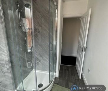 4 bedroom flat to rent - Photo 5