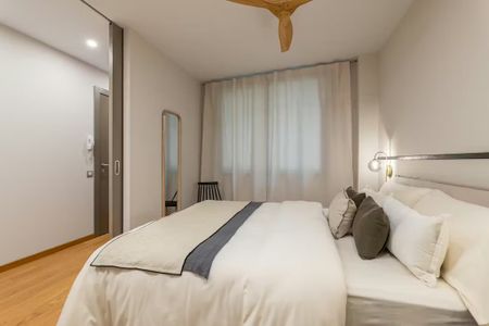 Calle de Sicília, Barcelona, Catalonia 08013 - Photo 5