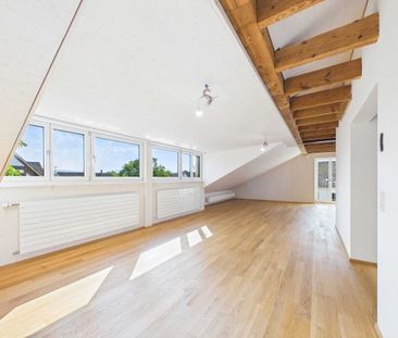 Sehr grosszügige, lichtdurchflutete, frisch renovierte Dachwohnung - Photo 6