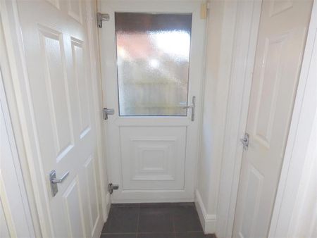 3 bedroom end of terrace house to rent - Photo 5