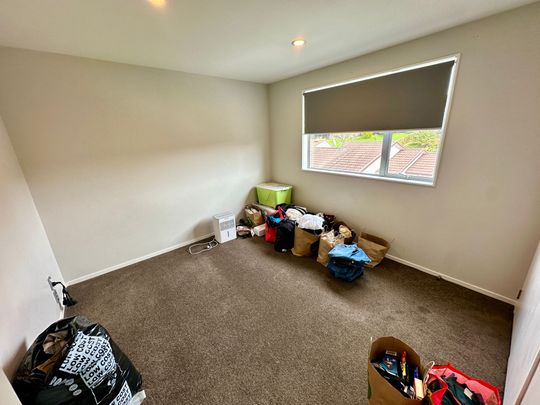 Four Bedroom Blockhouse Bay - Photo 1