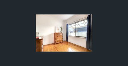 🏡 Charming on Ormond – Space, Style & Sunshine! 🌞 - Photo 5