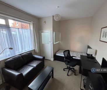 Studio to rent - Photo 2