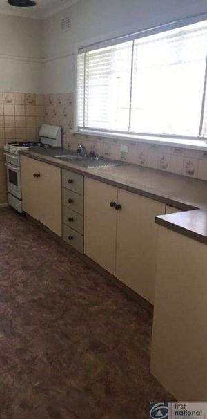 2 / 4 Third Avenue, Dandenong North - Photo 1