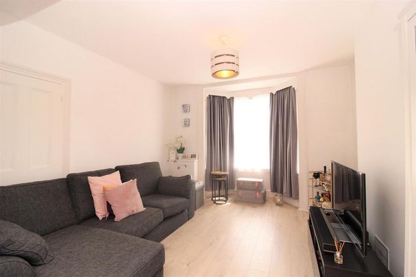 3 bedroom end of terrace house to rent - Photo 1
