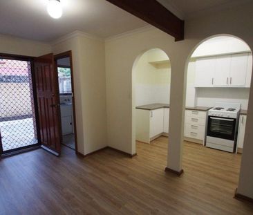 Spacious 2 bedroom townhouse in private garden setting - Photo 4