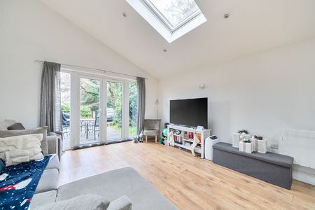 Churt Road Churt, Farnham - 1 bedroomProperty for lettings - Seymours - Photo 2