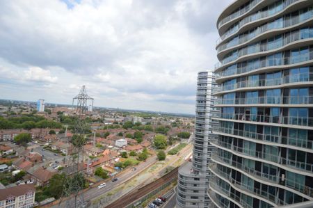 Tidal Basin Road, Victoria Docks - Photo 4