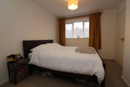 2 bedroom end of terrace house to rent - Photo 3