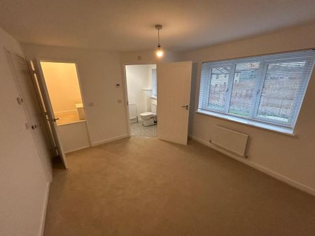 3 bedroom semi-detached house to rent - Photo 2