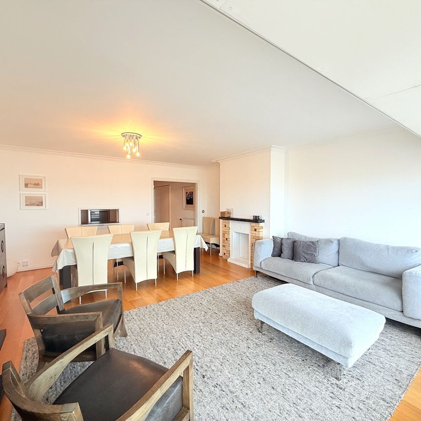 Gemeubeld 3-slaapkamer appartement met frontaal zeezicht! - Foto 1