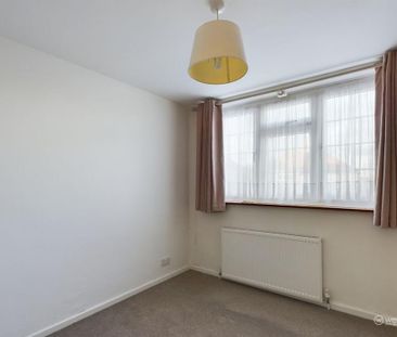 4 bedroom semi-detached house to rent - Photo 6