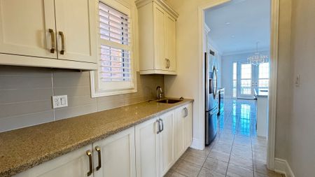 For Lease - 10 Ken Sinclair Crescent, Aurora, Ontario - Photo 4