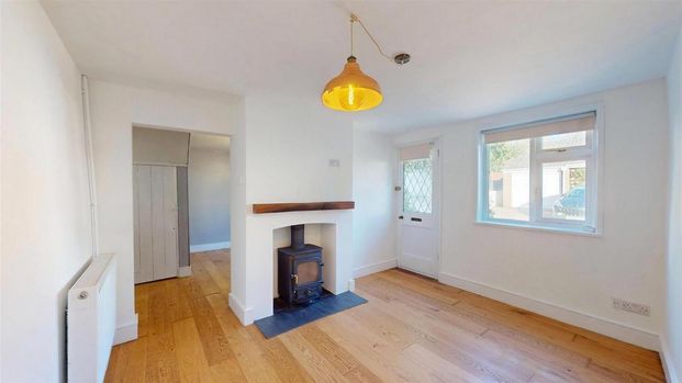 2 bedroom cottage to rent - Photo 1