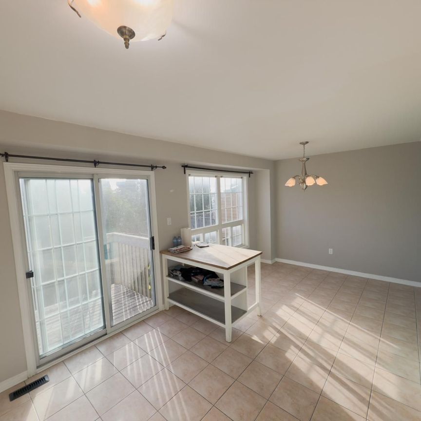 For Lease - 395 Flagstone Way, Newmarket, Ontario - Photo 1