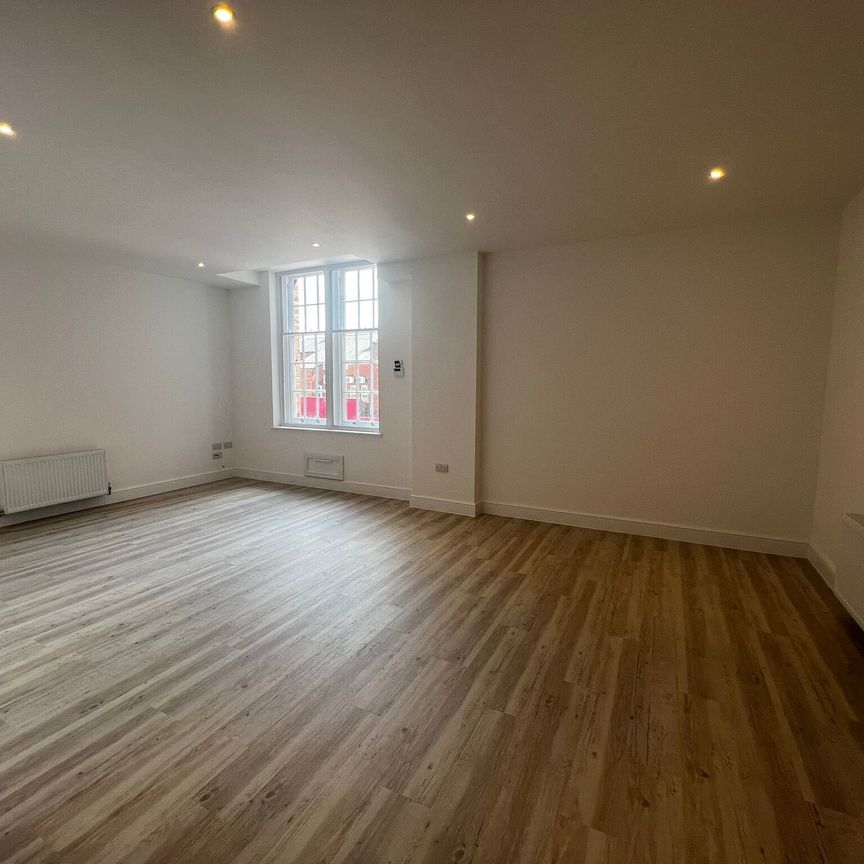 Lowgate, Hull - Photo 1