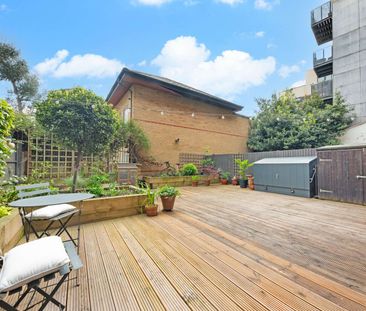 Two double bedroom apartment with substantial private garden. - Photo 1