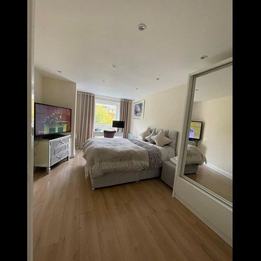 Studio Flat, London, CR0 - Photo 1