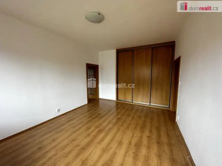 Pronájem prostorného bytu 2+1 s balkonem, 72 m, Zlín – Morýsovy domy - Photo 2