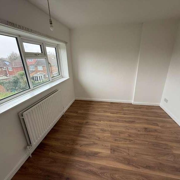 Stratton Close, Hounslow, TW3 - Photo 1