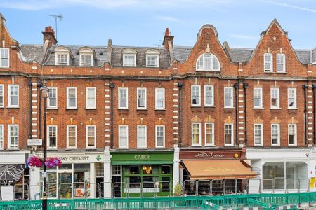 A bright and modern one bedroom apartment ideally located on St John's Wood High Street. - Photo 3