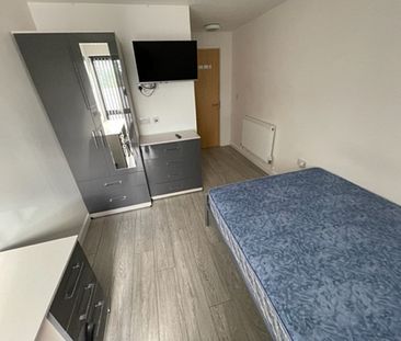 11 Bed Student Accommodation - Photo 5