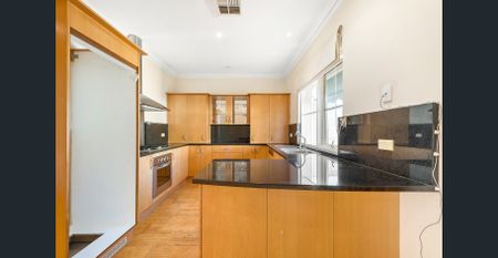 Three bedroom two bathroom home in wanted locale - Photo 3