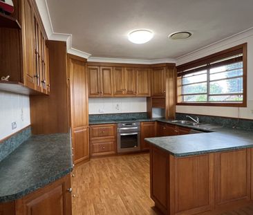 Family Home with Bonus Office Space – $650/week (Utilities Included) - Photo 5