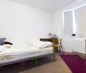 4 bedroom terraced house to rent - Photo 2