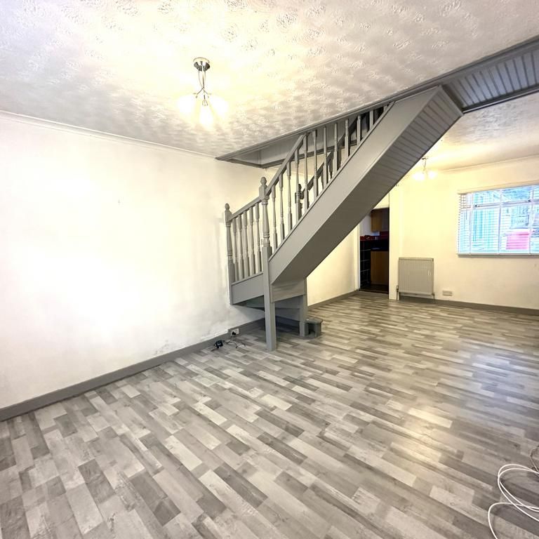 5 bedroom terraced house to rent - Photo 1