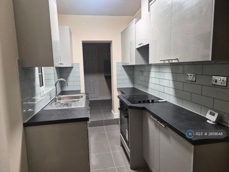 2 bedroom end of terrace house to rent - Photo 4