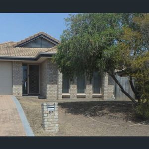 3 BEDROOM AIR CONDITION COSY HOME WITH NEW CARPET - Photo 3