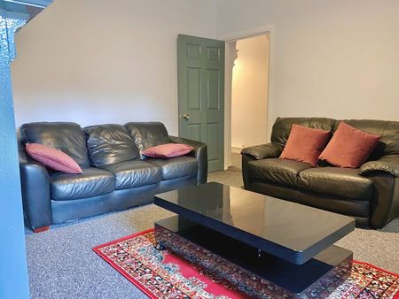 4 Bed Terraced House, Blenheim Road, RG1 - Photo 4