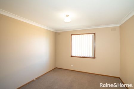 GREAT FAMILY HOME - Photo 4