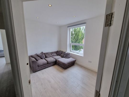 3 Bed Flat, Yew Tree Road, M14 - Photo 1