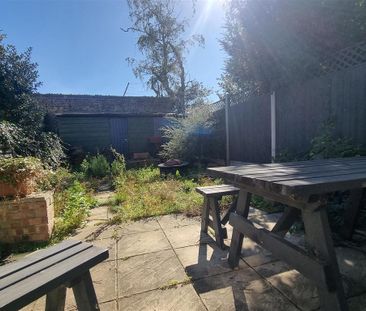 3 bedroom end of terrace house to rent - Photo 2
