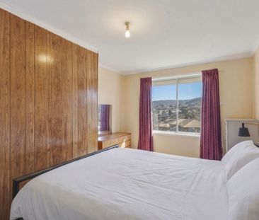 Spacious Family Home in Herdsmans Cove, Hobart - Photo 4