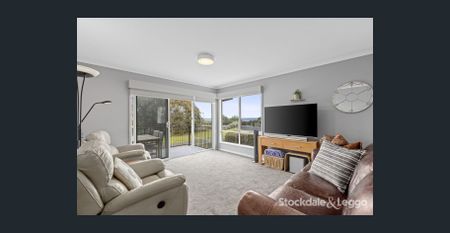 Charming 3 Bedroom Home with Water Views - Photo 2