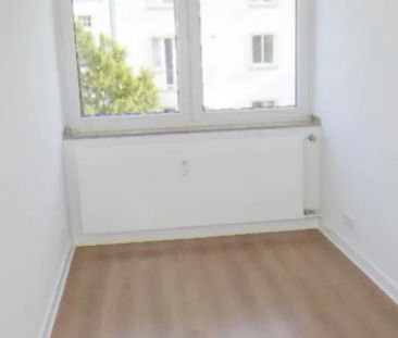 Düsseldorf-Grafenberg: 4-Zimmer-Wohnung mit Einbauküche, Balkon und... - Photo 2