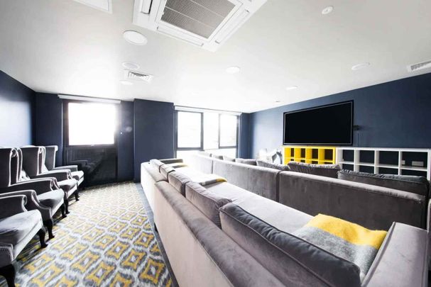 Extra Large High Double Ensuite - Photo 1