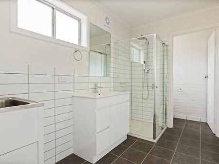 SPACIOUS ONE BEDROOM UNIT - Photo 5