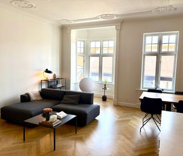 Herskabelig lejlighed med moderne indretning i Aalborg - Photo 1