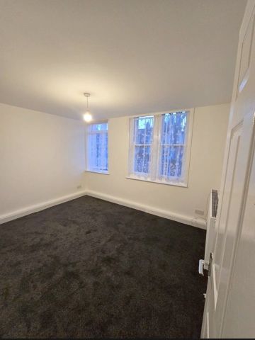 2 Bed Flat, Brownhill Road, SE6 - Photo 2