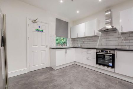 1 bedroom semi-detached house to rent - Photo 4